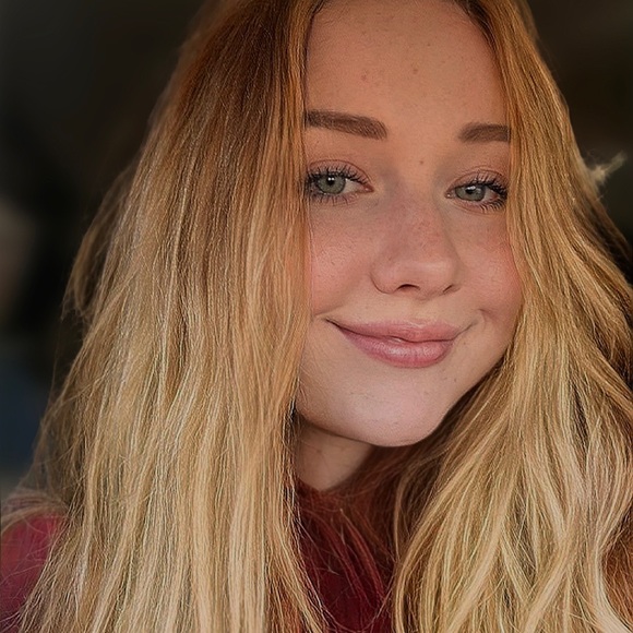 Meet your Posher, Lexi - Picture 2 of 11